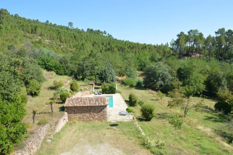 Chambre d'hôte avec vue sur piscine proche de la Bambouseraie des Cévennes