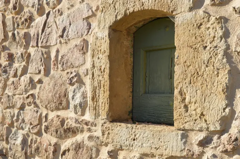 Détail architecture en pierres dans les Cévennes